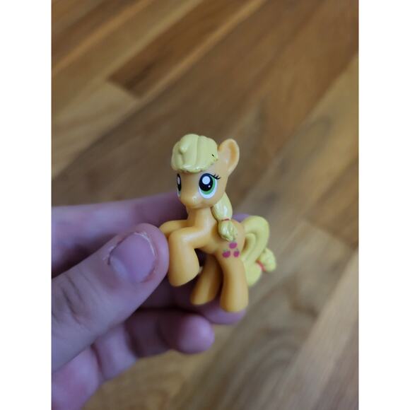 My Little Pony Mini Figure Applejack Orange Earth Pony Hasbro Blind Bag - Picture 5 of 10